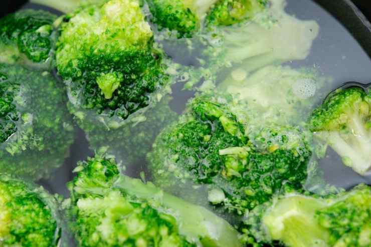 Torta salata con broccoli e prosciutto