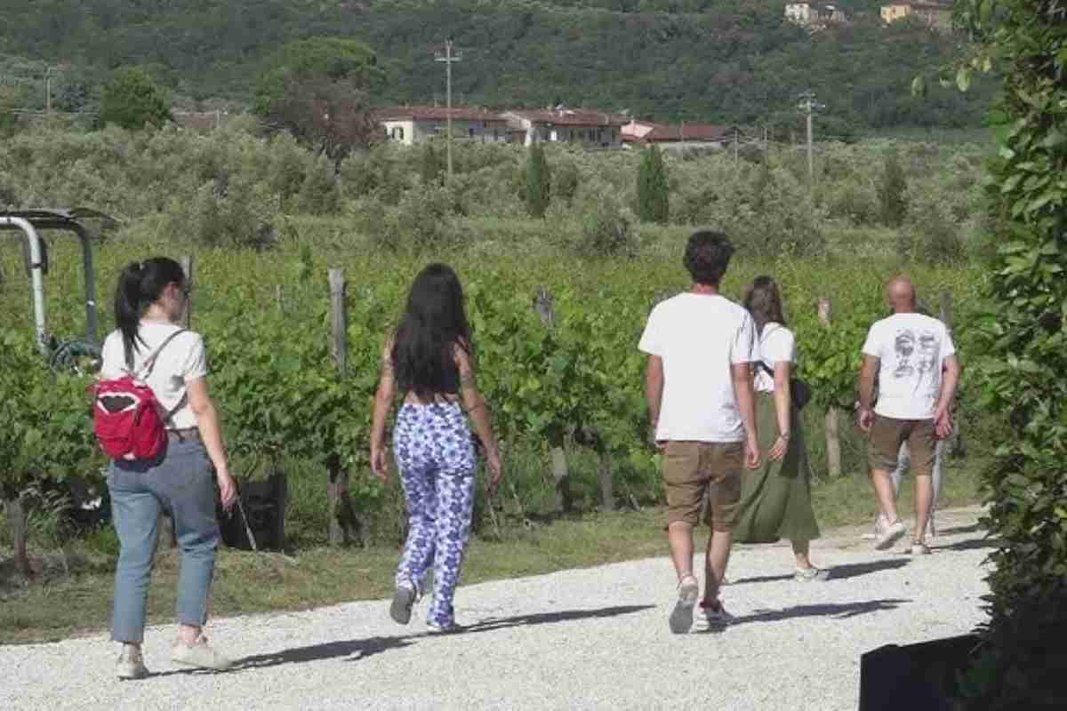 Persone visitano Cantine aperte