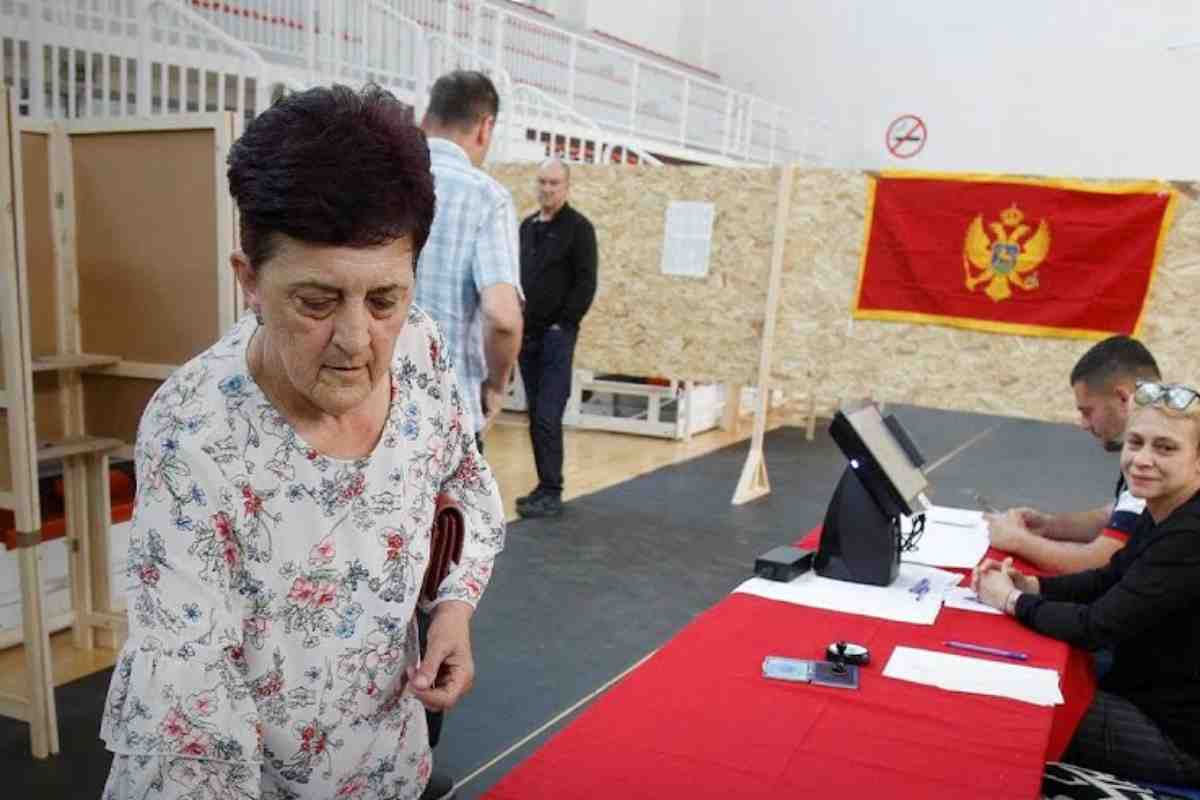 donna montenegrina al voto