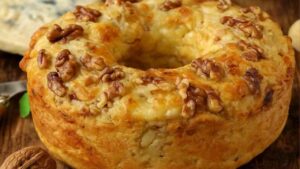 Ciambella noci e formaggi
