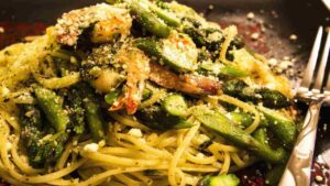pasta con asparagi e gamberi