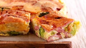 torta salata con broccoli e prosciutto