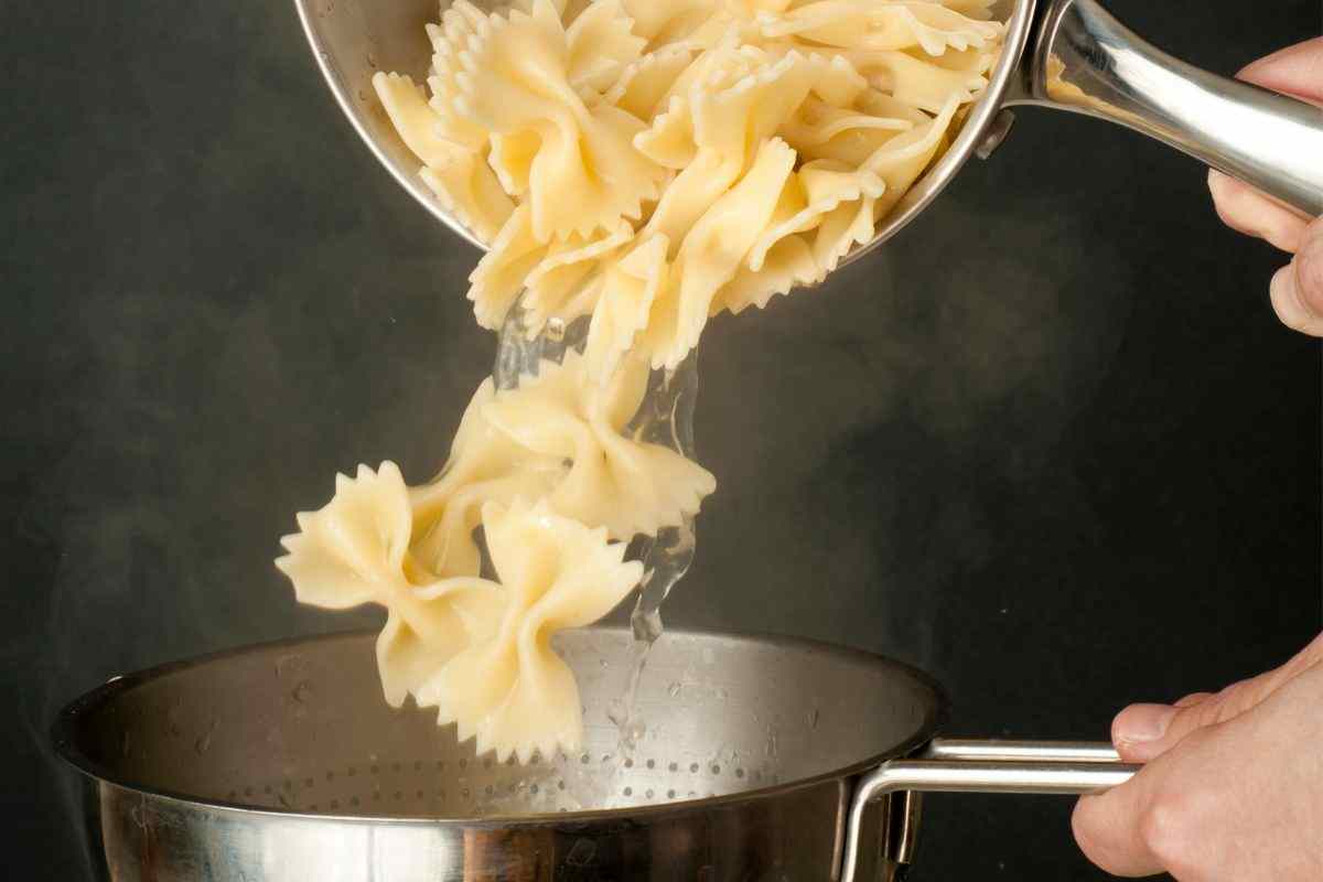 Pasta fredda con pomodorini, rucola e pesto