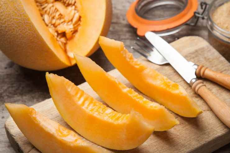 insalata di melone, ceci e gamberetti