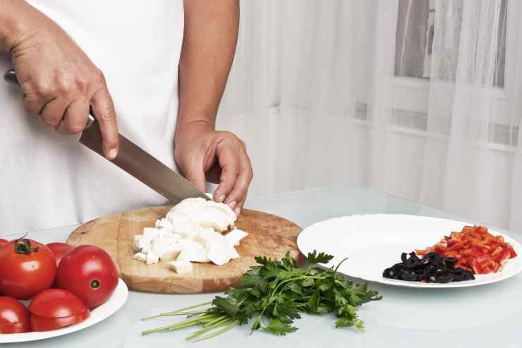 friselle con pomodoro, mozzarella, tonno ed olive