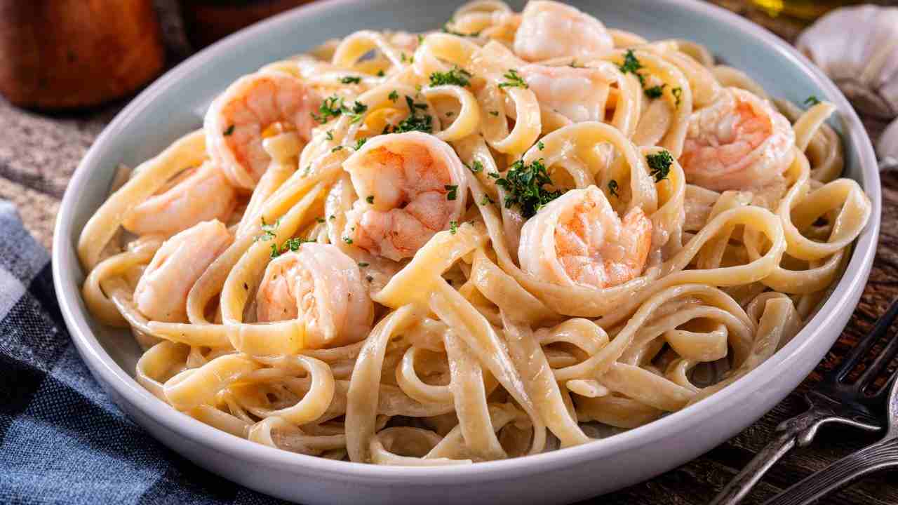 Pasta gamberi e formaggio fresco