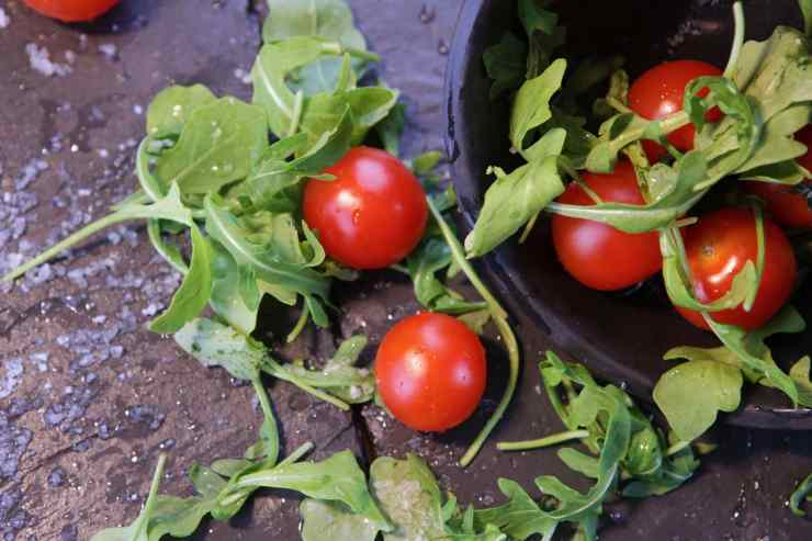 Pasta fredda con pomodorini, rucola e pesto