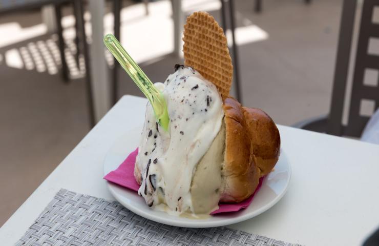 brioche ripiena di gelato