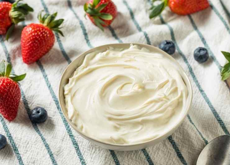 coppette mascarpone e fragole
