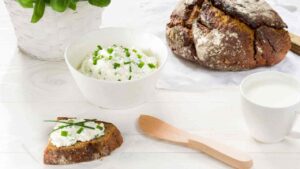 pane, fiocchi di latte speziati