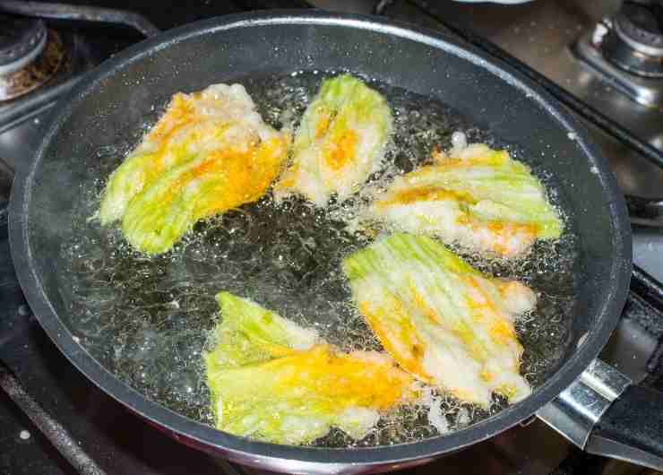 fiori di zucca in pastella fritti