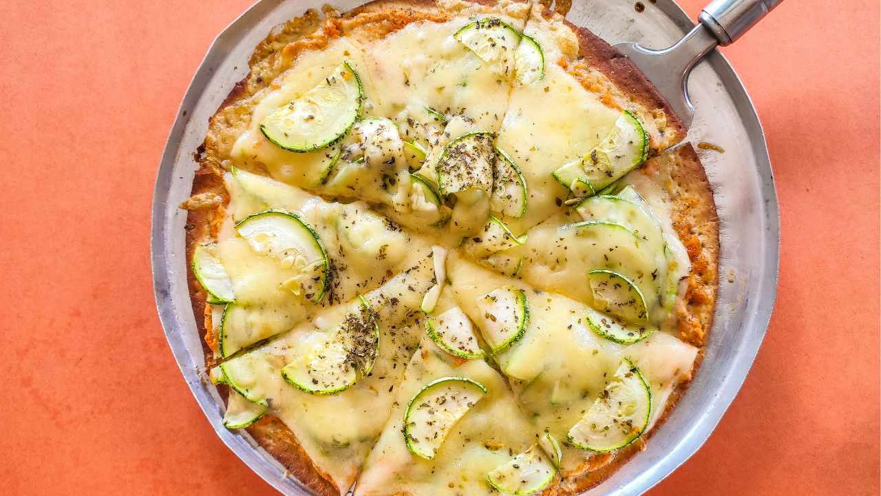 pizza ligh zucchine mozzarella