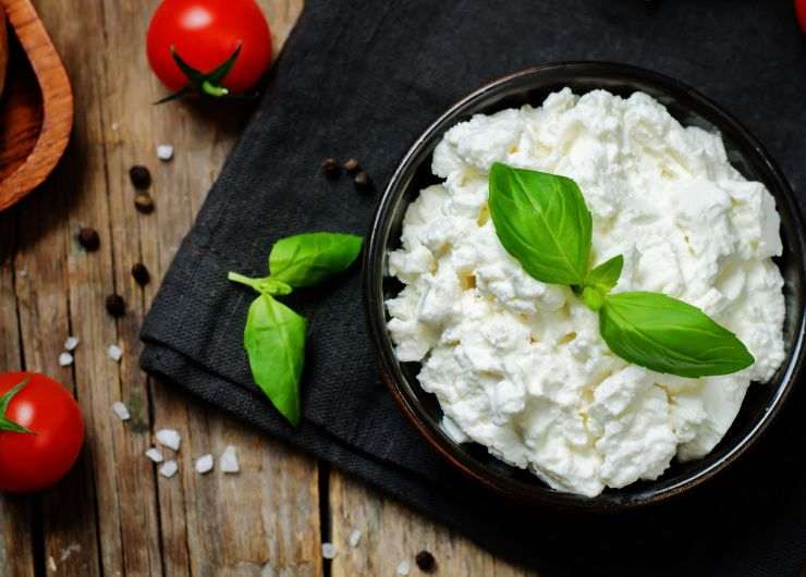 ricotta, pomodorini, basilico