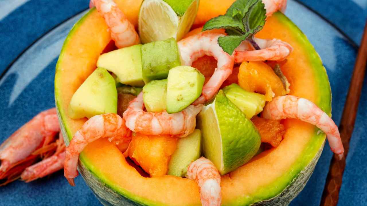 insalata di melone, ceci e gamberetti