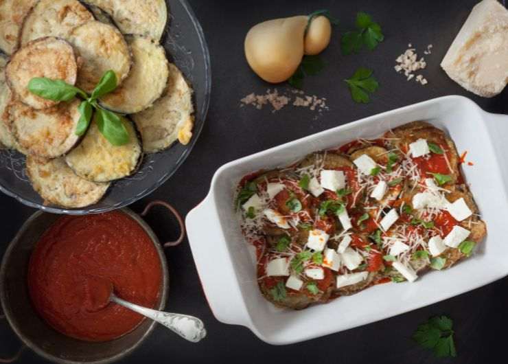 ingredienti per preparare la parmigiana di melanzane fredda