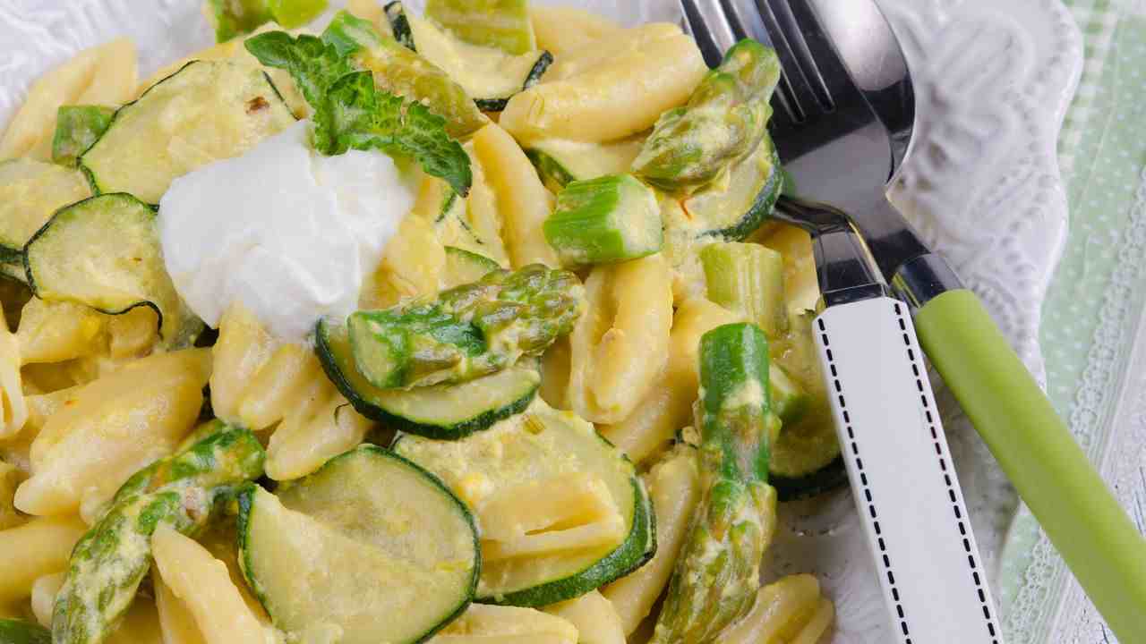 pasta fredda ricotta e zucchine