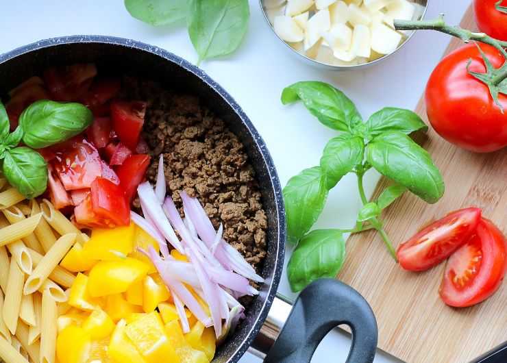ingredienti pasta ai peperoni
