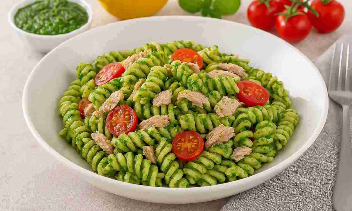 pasta al pesto di rucola, tonno, pomodorini