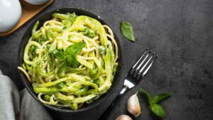 pasta piselli, taccole e ricotta salata