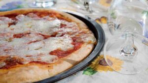 pizza margherita fatta in casa