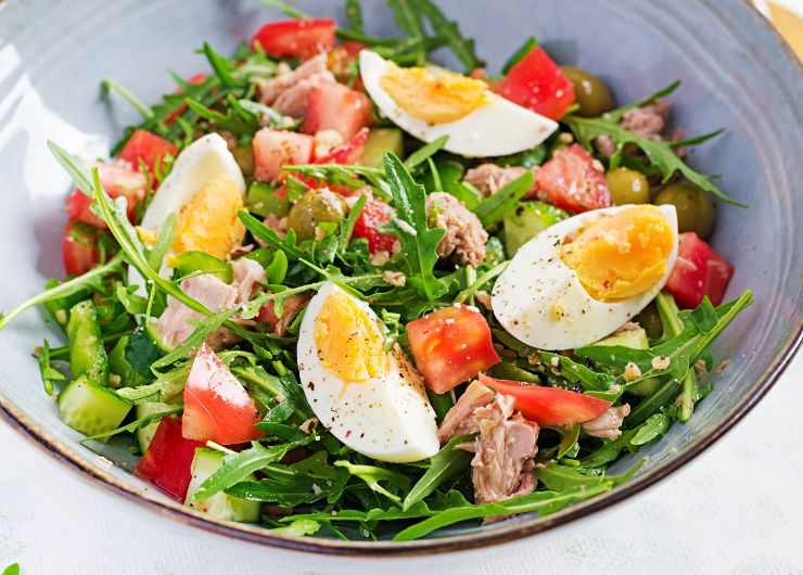 insalata in un piatto