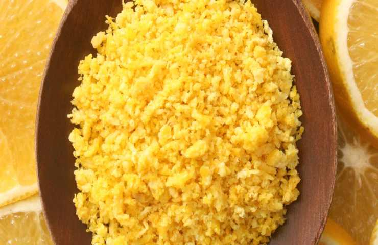 scorza di limone grattugiata