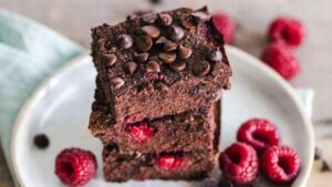 torta con lamponi e cioccolato