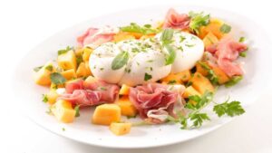 Antipasto pesche, prosciutto e mozzarella