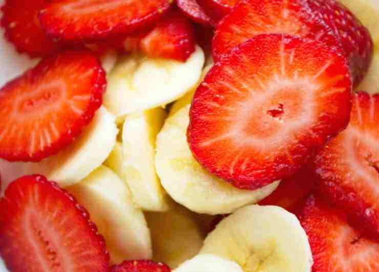 Banane e fragole a pezzi