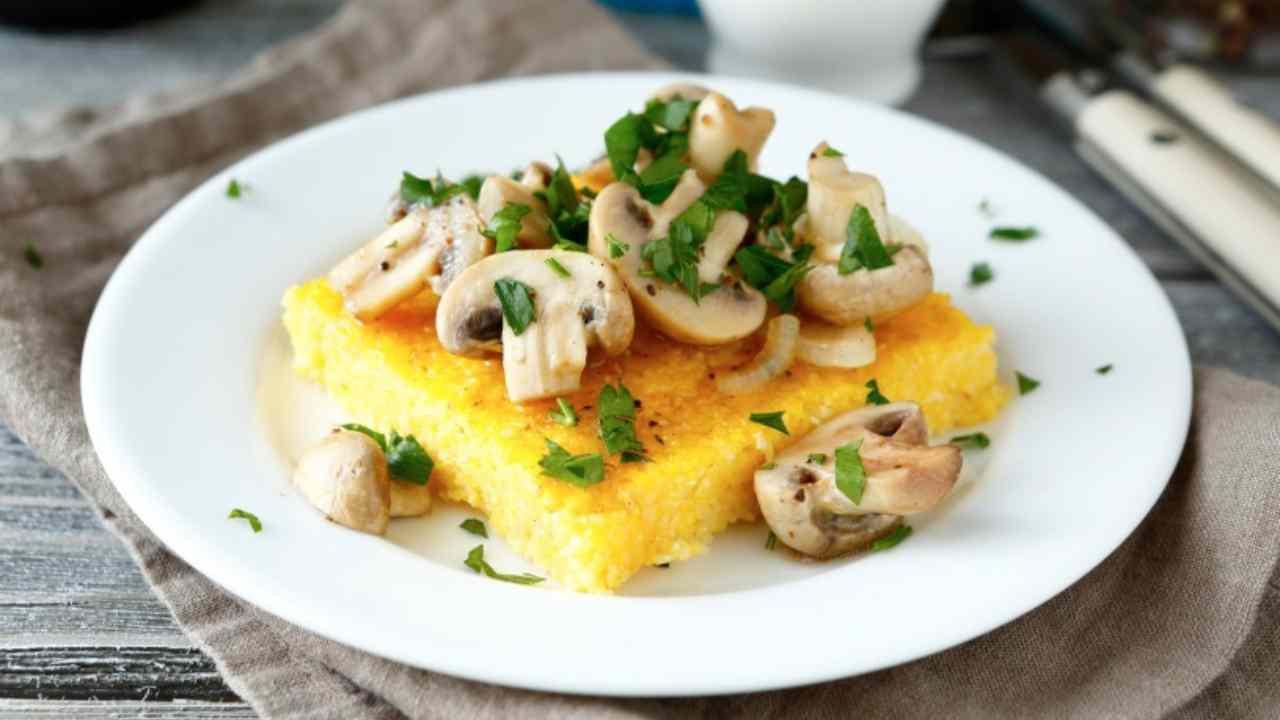 Crostini polenta funghi