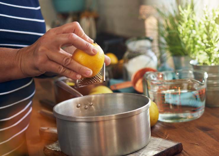 Preparare la glassa al limone