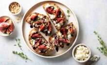 bruschette con fichi, robiola e noci