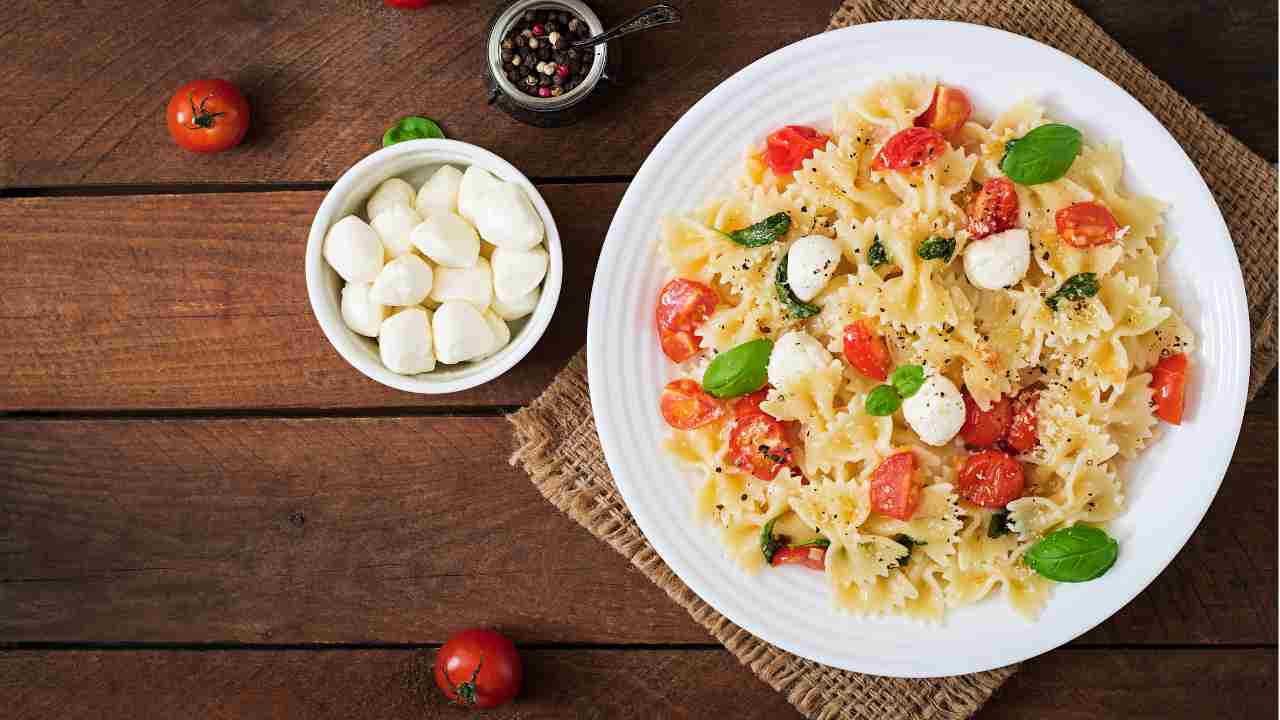 farfalle pomodori mozzarella