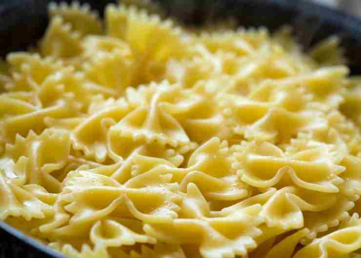 farfalle pomodori mozzarella
