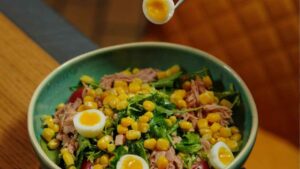 insalata con le uova sode ed il tonno