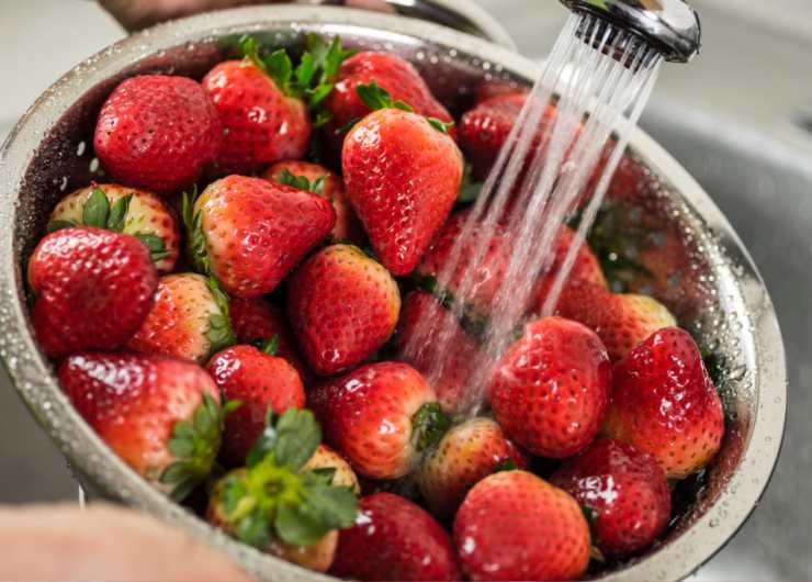 lavare le fragole