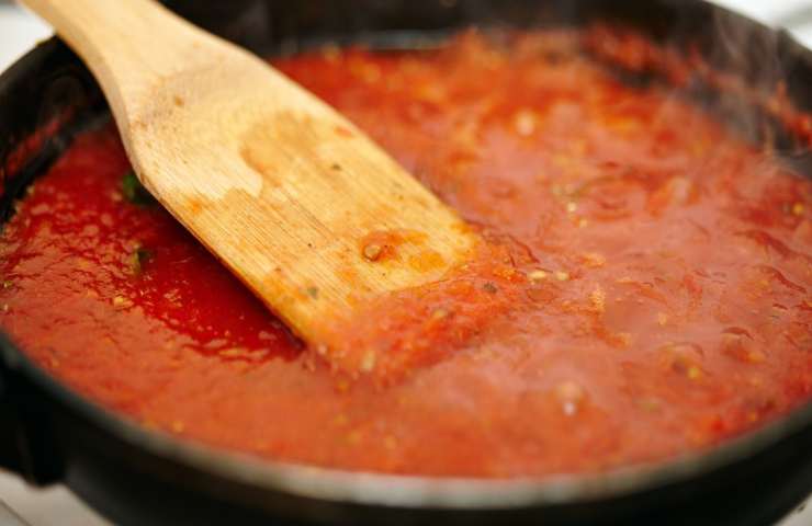 passata di pomodoro in padella