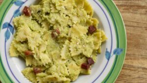 pasta con crema di zucchine e speck