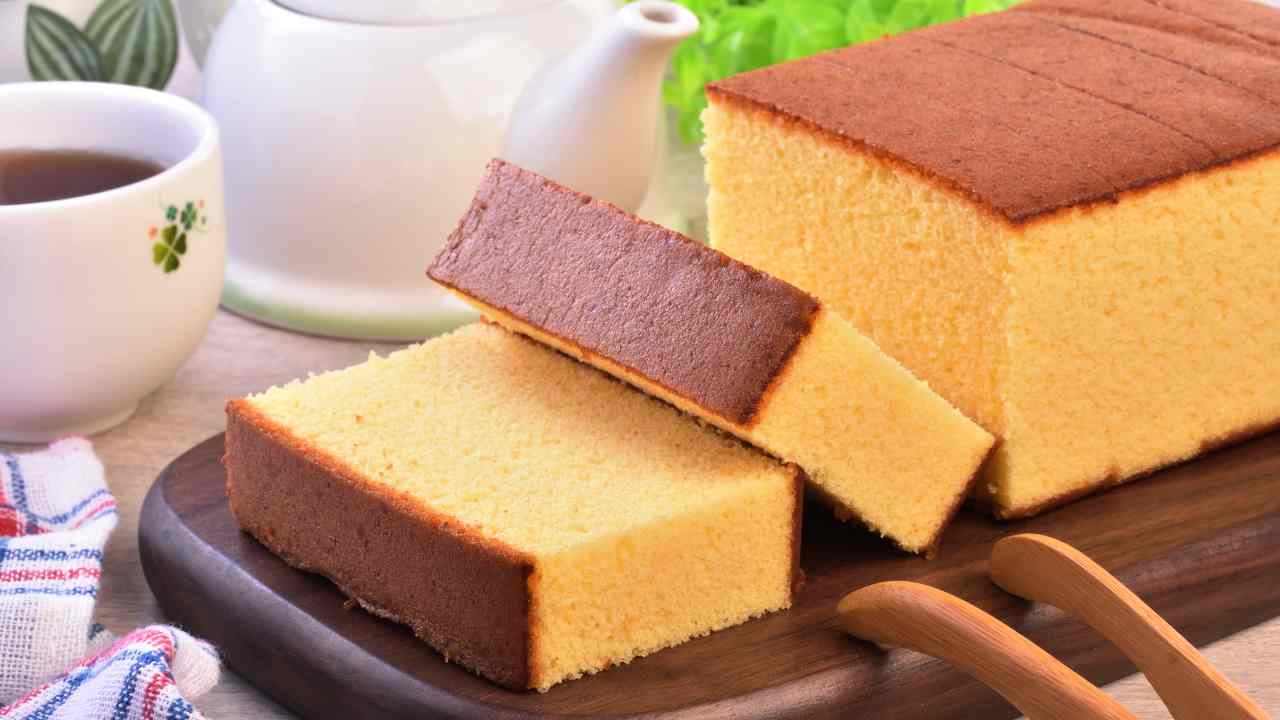 pan di spagna tagliato a fette