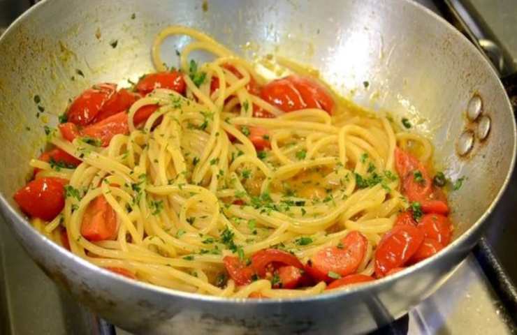 spaghetti saltati in padella