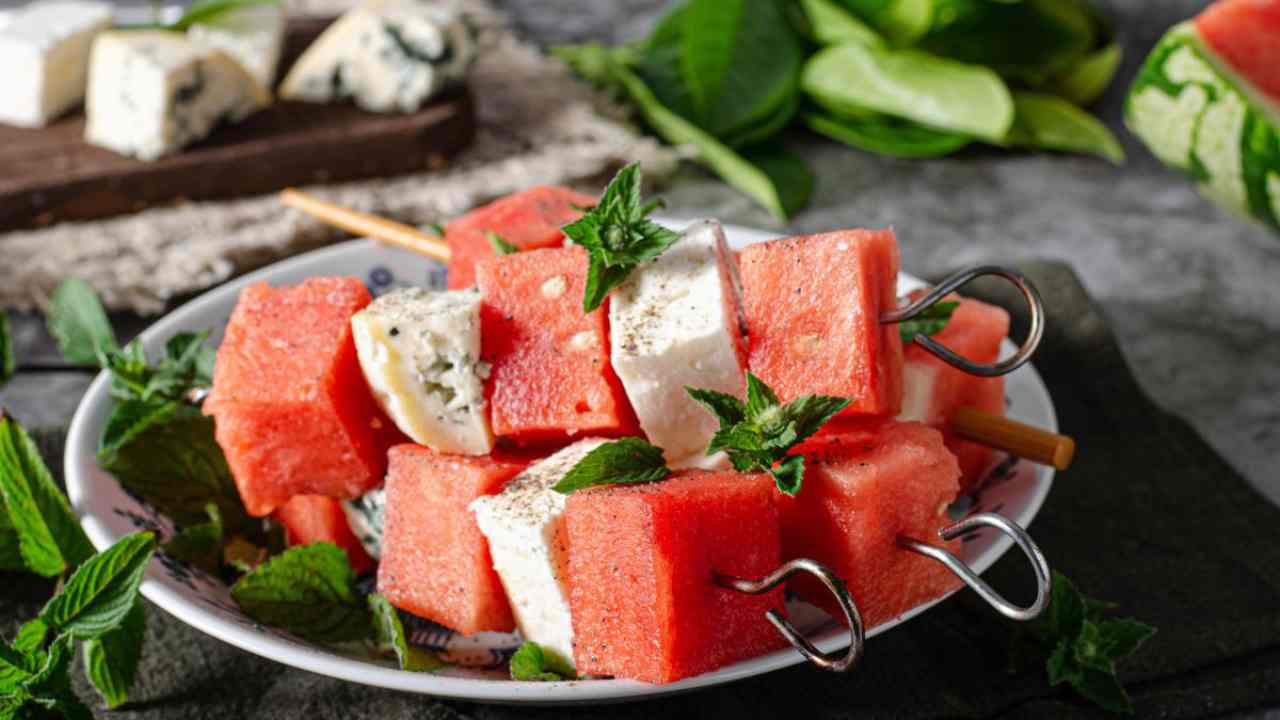spiedini estivi con l'anguria