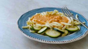 trofie al pesto di pomodorini e zucchine